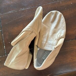 Girls tan Bloch jazz slippers